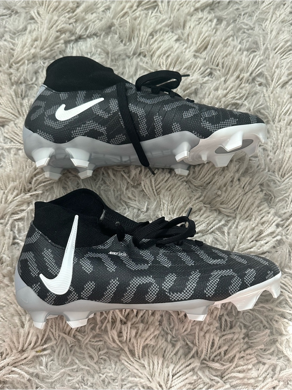 NEW soccer cleats - Picture 2 of 4